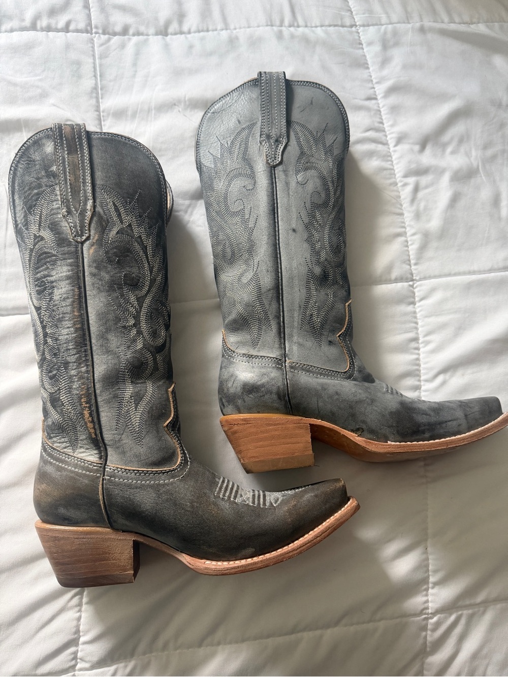 Freebird Women's Gray Distressed Leather Western Boots